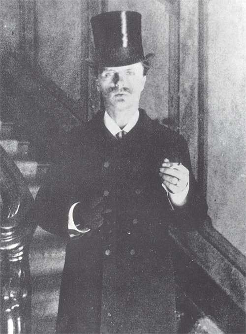 strindberg in top hat